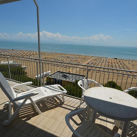 Lignano Sabbiadoro Sea Front Lägenhet Exteriör bild